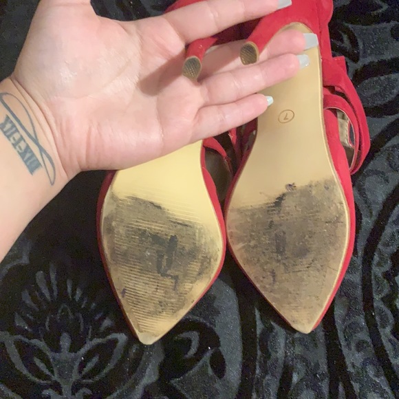 Red pointed toe heels - Picture 3 of 4